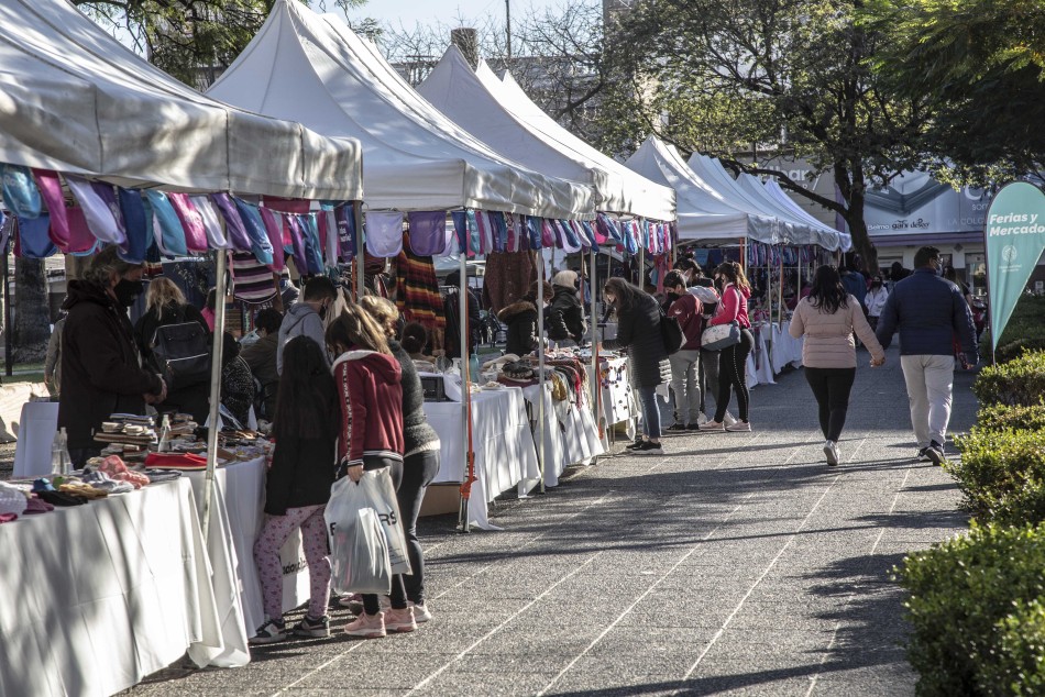 314736 | Fotos Feria plaza Sarmiento - Sec. de Cultura y Educación (Guillermo Turin Bootello)