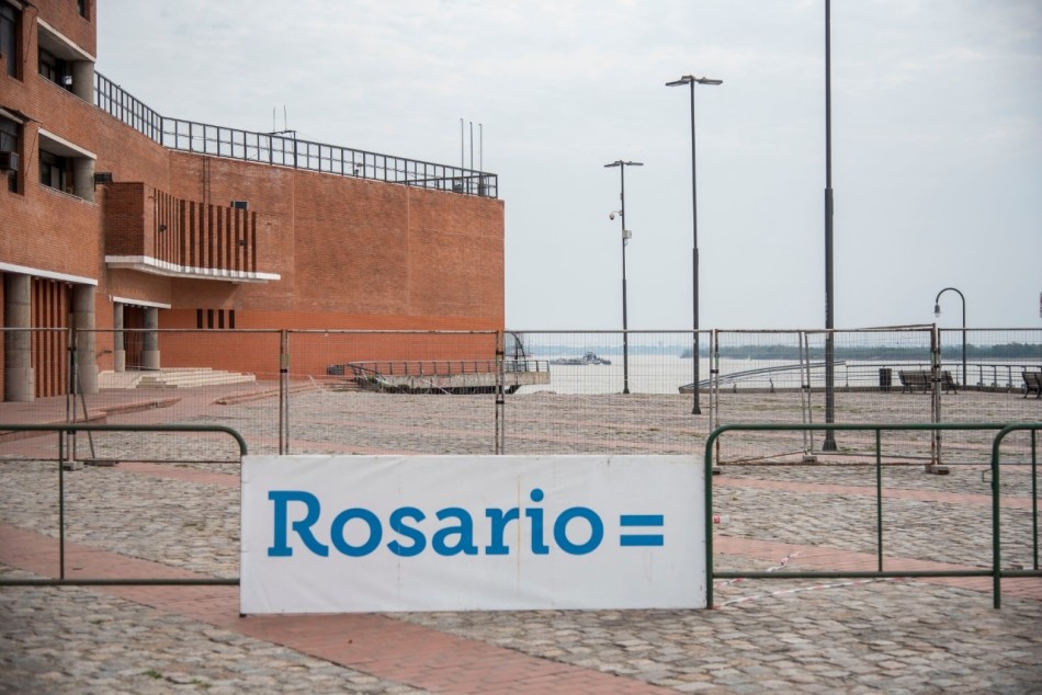 315912 | Se colocó un vallado en un sector del parque España - Gentileza