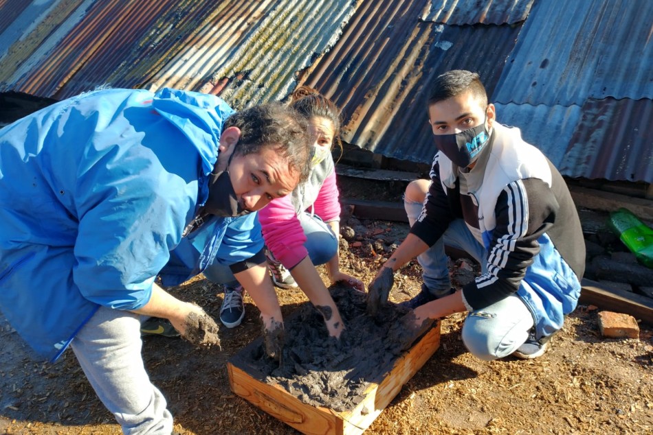 316075 | Jornada de construcción de ladrillos para hacer estufas SARA -