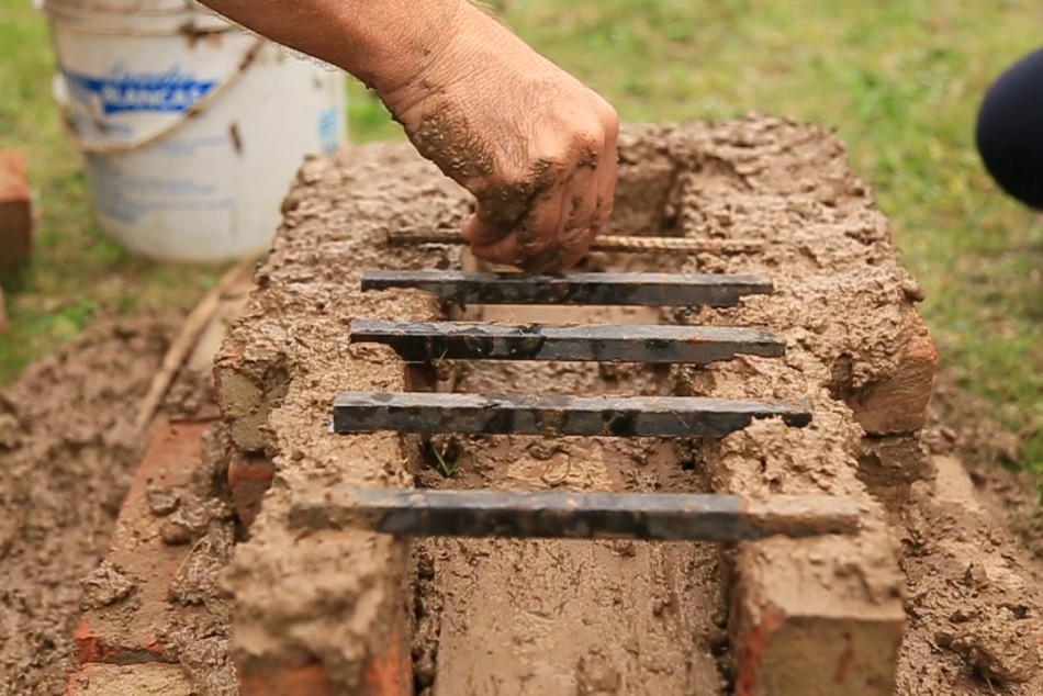 316078 | Ladrillos ya terminados, utilizándose para la construcción de artefactos de adobe en talleres muni - Juan Pablo Allegue