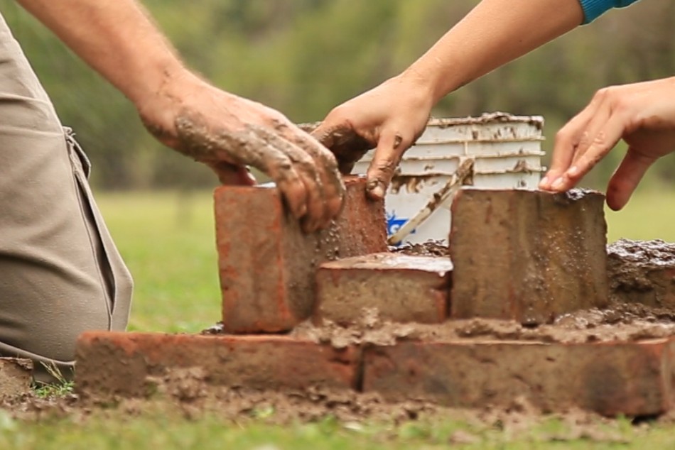 316077 | Ladrillos ya terminados, utilizándose para la construcción de artefactos de adobe en talleres muni - Juan Pablo Allegue