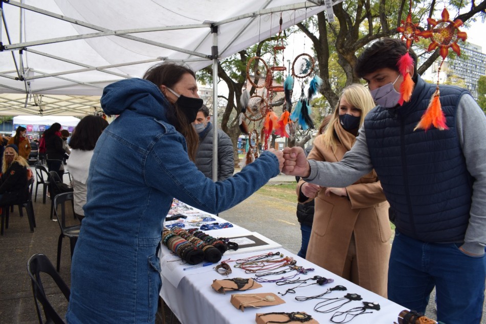 317210 | Nueva feria Arriba Rosario en plaza Sarmiento - Secretaría de Desarrollo Humano y Hábitat