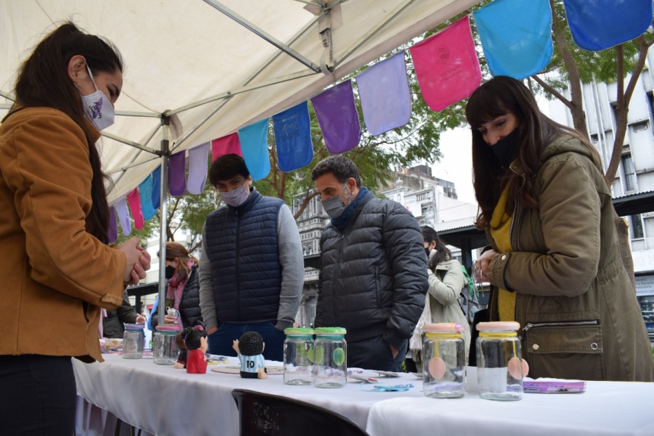 317211 | Nueva feria Arriba Rosario en plaza Sarmiento - Secretaría de Desarrollo Humano y Hábitat