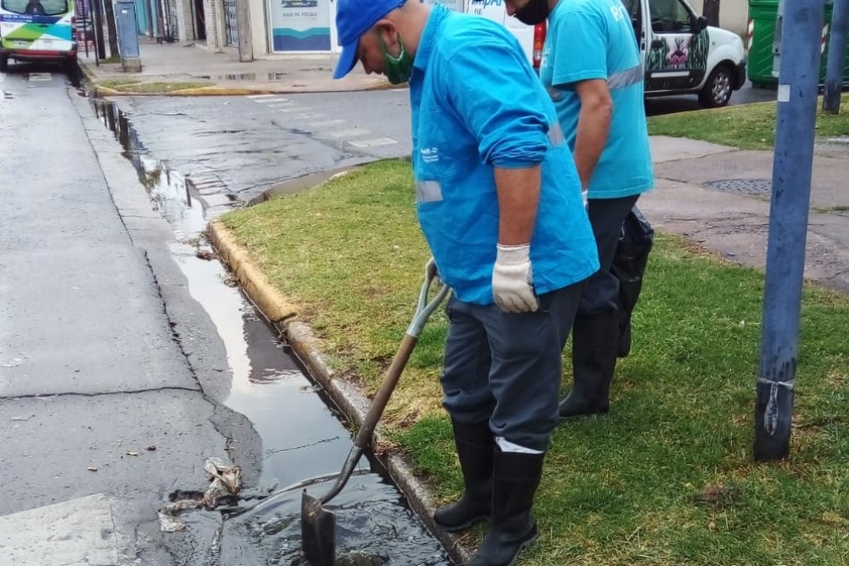 322070 | Cuadrillas del municipio trabajan para resolver problemas ocasionados por la tormenta -