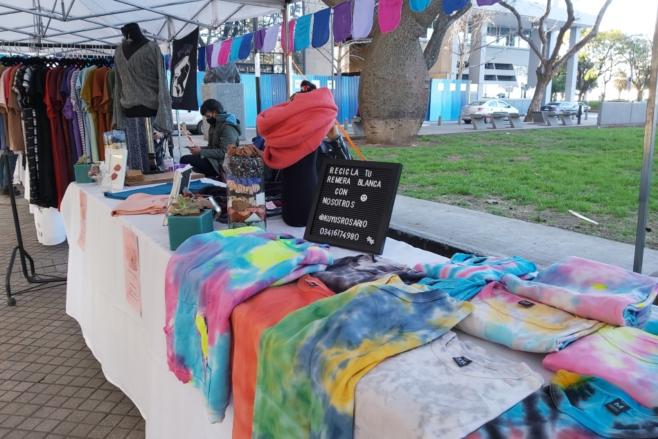 323450 | El emprendimiento textil Aurora Boreal se sumó a las ferias Arriba Rosario - Secretaría de Desarrrollo Humano y Hábitat