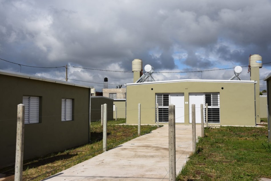 337842 | Se entregaron 44 viviendas en barrio La Roca -