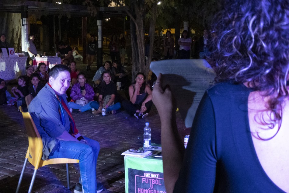 350215 | Marta Dillon presentó su primer libro de poesías  - Claudia Cagnone