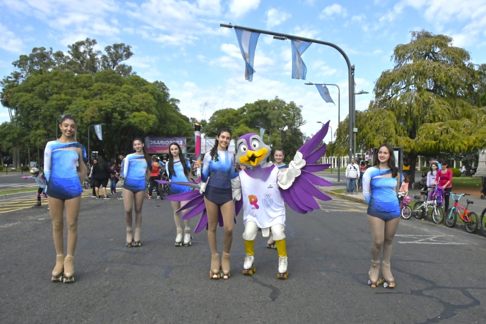 358550 | Recorrida de la antorcha de los Suramericanos por Calle Recreativa - Municipalidad de Rosario