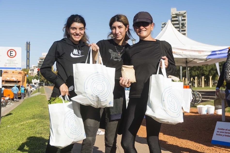 361089 | Canje de reciclables: Se recolectaron 900 kilos en el Parque Alem - Secretaría de Ambiente y Espacio Público (Juan Pablo Allegue)