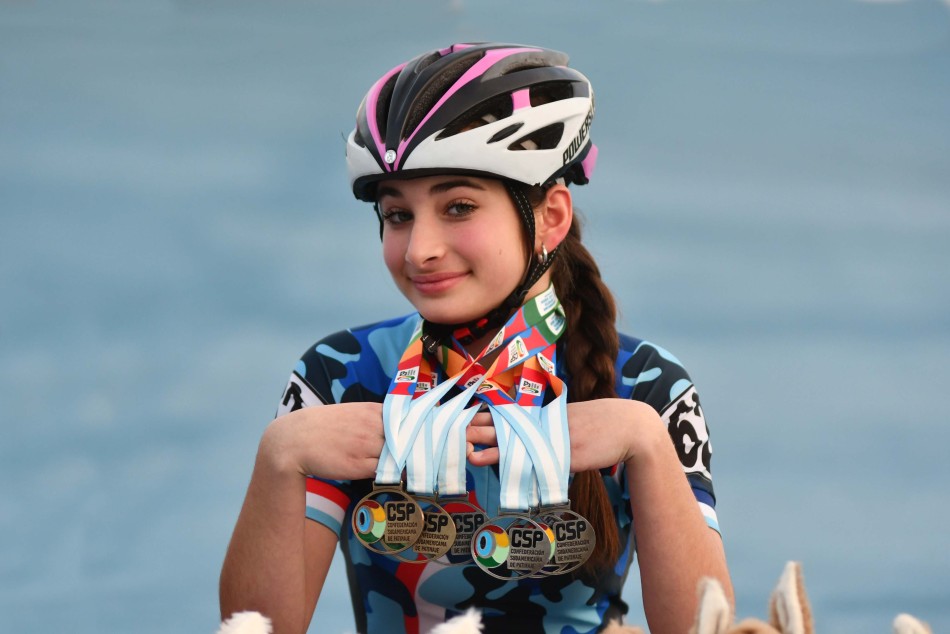 370452 | Cande y Sol representan al Club Ex Combatientes de Malvinas - Guillermo Buelga - Secretaría de Deporte y Turismo