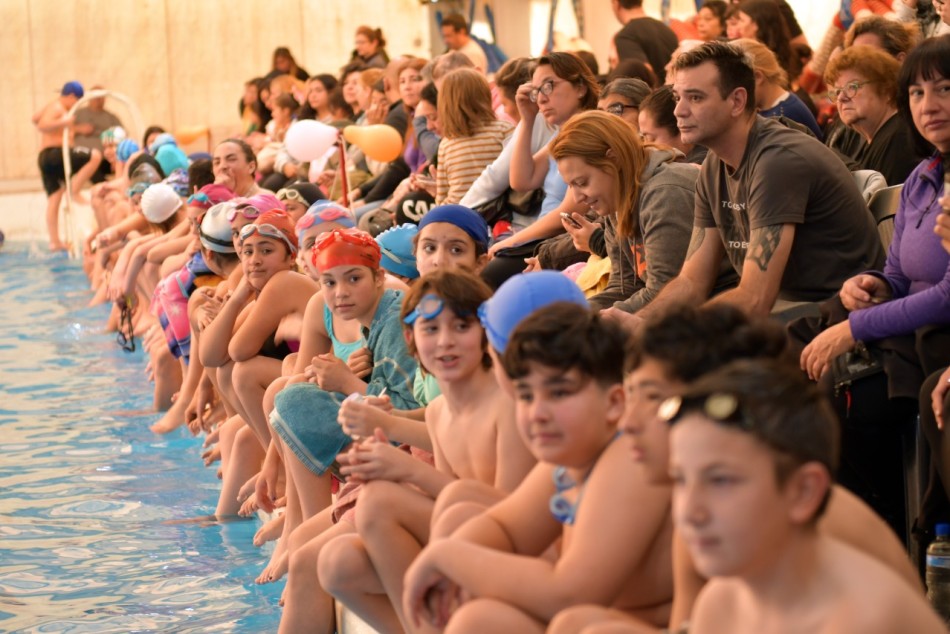 378345 | Chicas y chicos nadaron sobre una distancia de 25 metros y se llevaron un diploma de reconocimiento - Mariela Aronna - Secretaría de Deporte y Turismo