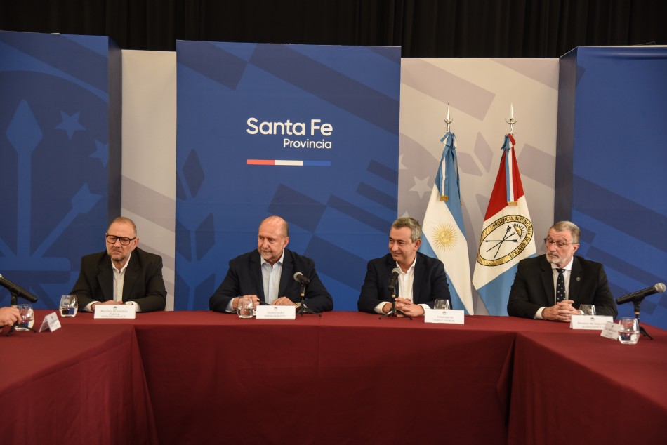 395002 | Firma Acta Acuerdo Policia en los Distritos c- Gobernador - Subsecretaría de Comunicación Social (Jonatan Bustos)