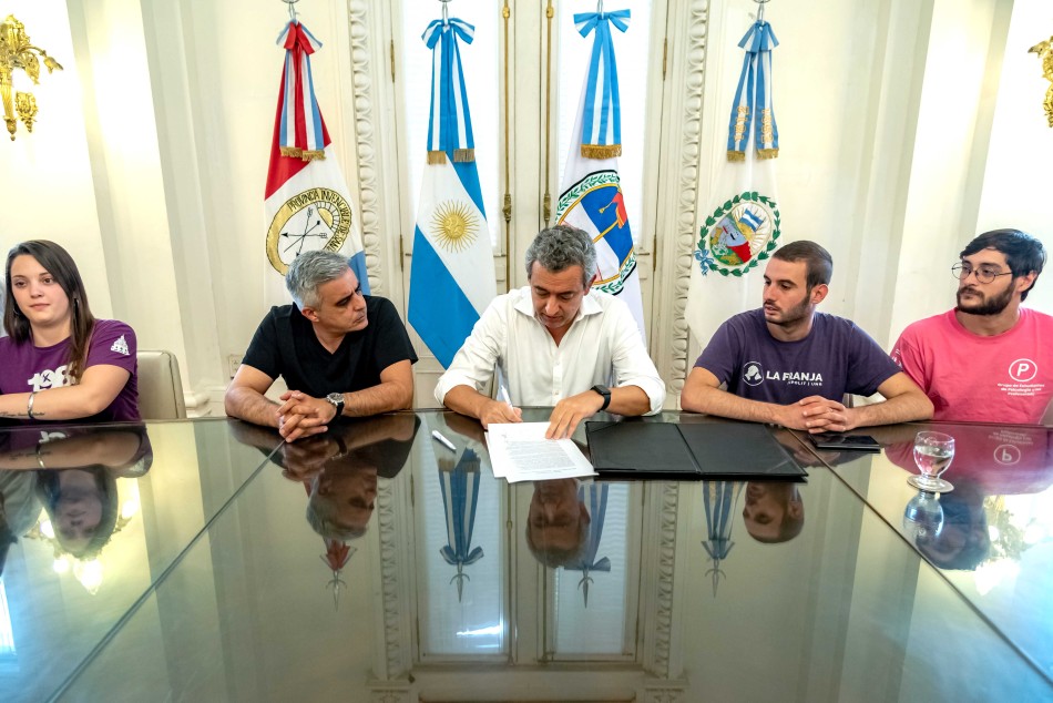 400042 | Firma Convenio Federación Universitaria-Municipalidad-Costanera Rosario - Subsecretaría de Comunicación Social (Marcelo Beltrame)