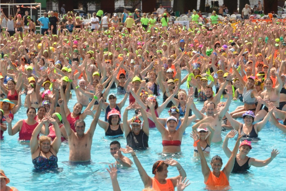 402287 | Se viene la tradicional clase masiva de acuagym en el polideportivo Saladillo - Municipalidad de Rosario (archivo)