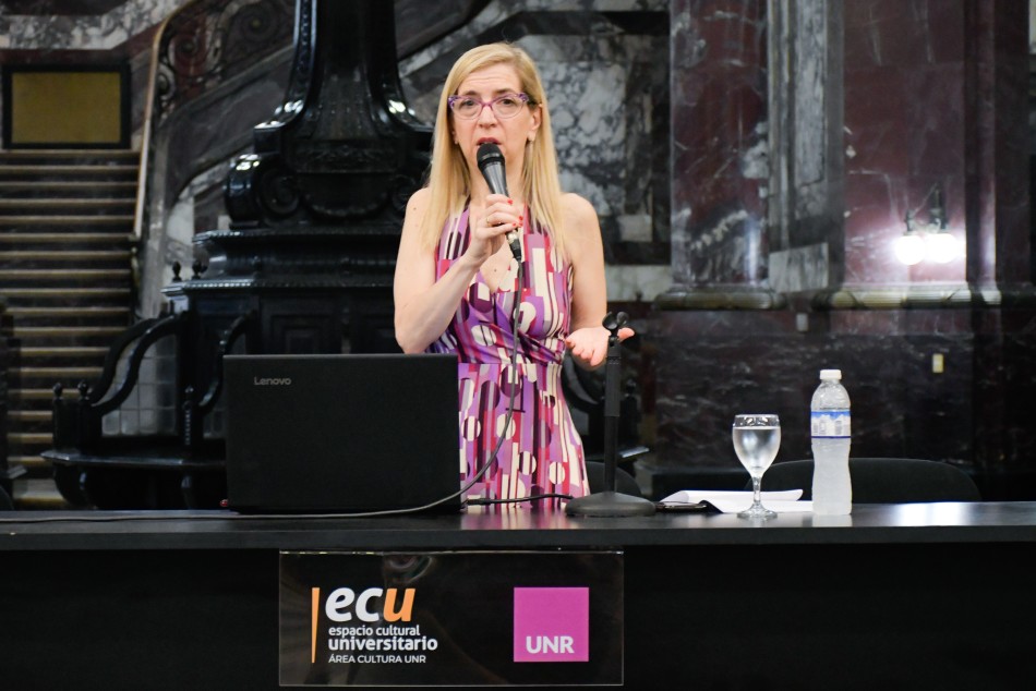 410067 | Ingrid Beck brindó la charla  - Flor Carreras