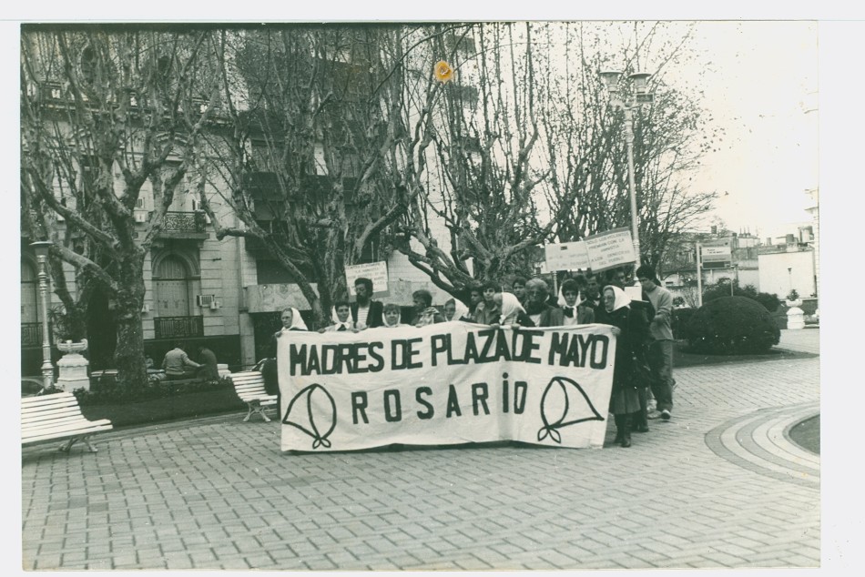 411433 | Ronda de las Madres de la Plaza 25 de Mayo - Foto de archivo Museo de la Memoria
