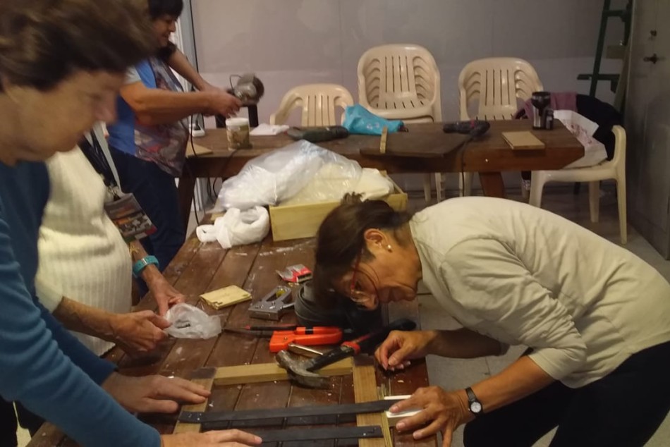 426815 | Adultas mayores que se animan a romper estereotipos: taller de mantenimiento y reparación del hogar - Secretaría de Desarrollo Humano y Hábitat