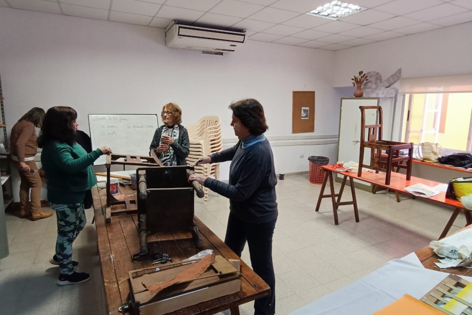 426819 | Adultas mayores que se animan a romper estereotipos: taller de mantenimiento y reparación del hogar - Secretaría de Desarrollo Humano y Hábitat