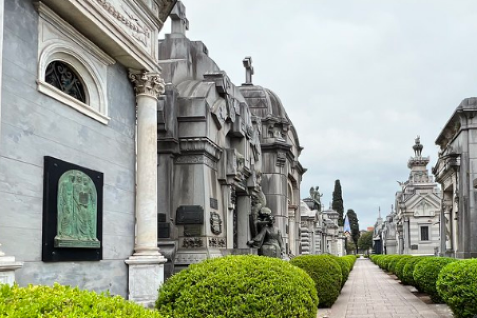 439017 | El municipio invita a participar de una visita guiada al cementerio El Salvador - Secretaría de Ambiente y Espacio Público (Juan Pablo Allegüe)