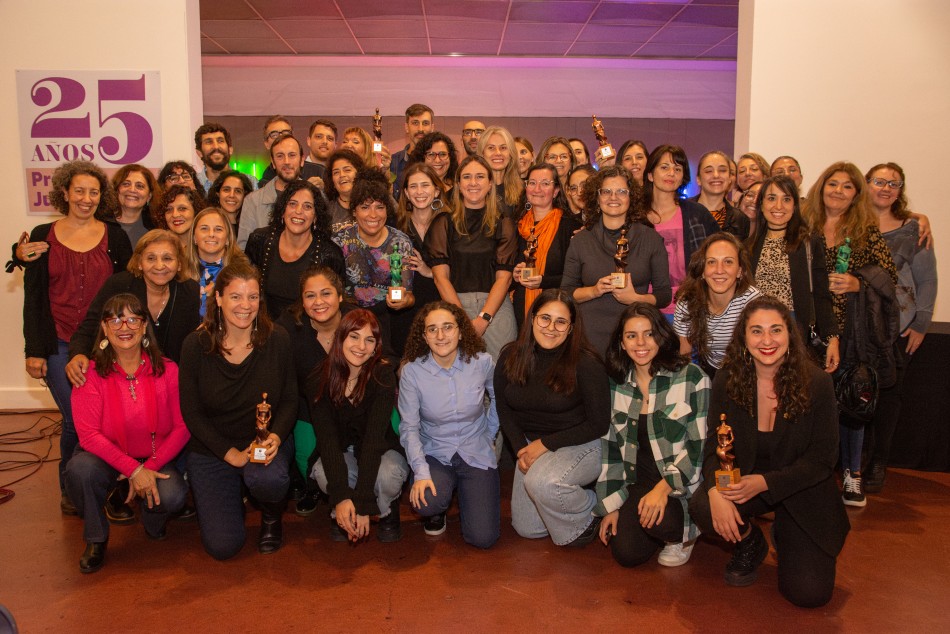 487485 | Ganadoras y ganadores de los Premios Juana Manso, junto a autoridades y jurado. - Paula Martínez