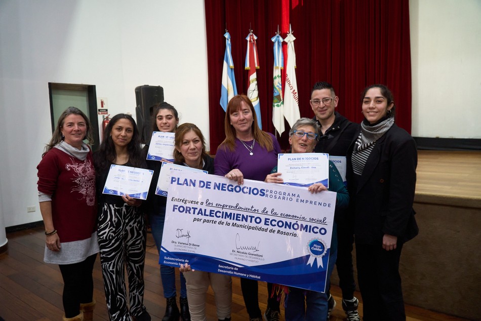 500980 | Entrega de Certificados Plan de Negocios - Subsecretaría de Comunicación Social (Daniel Cuart)