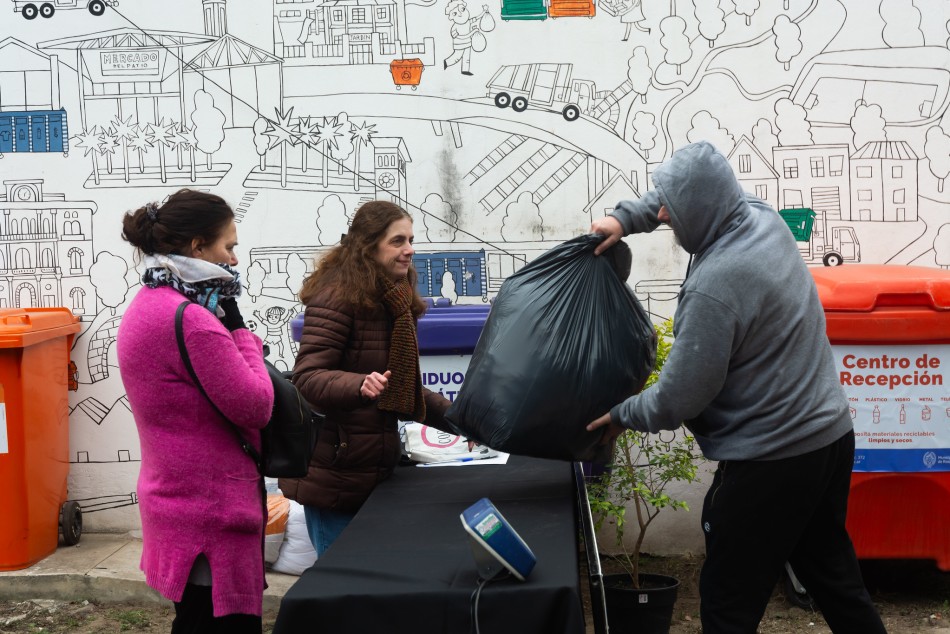 503965 | Se recolectaron más de 7 toneladas de ropa en desuso - Secretaría de Ambiente y Espacio Público (Juan Pablo Allegue)
