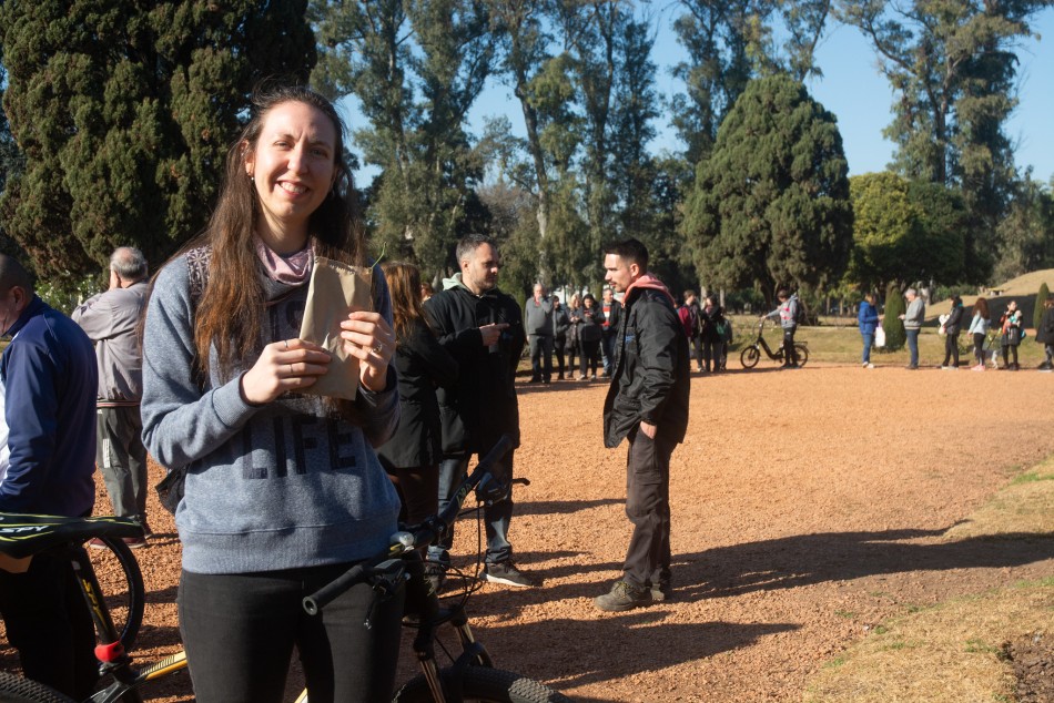 508643 | Entrega de esquejes en el parque Independencia - Secretaría de Ambiente y Espacio Público (Juan Pablo Allegue)