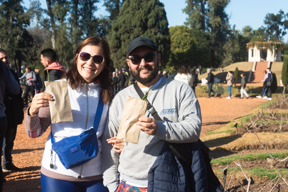 508642 | Entrega de esquejes en el parque Independencia - Secretaría de Ambiente y Espacio Público (Juan Pablo Allegue)