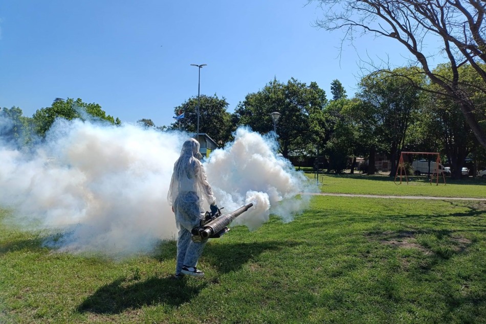 531780 | El municipio realiza operativos de fumigación en espacios verdes -