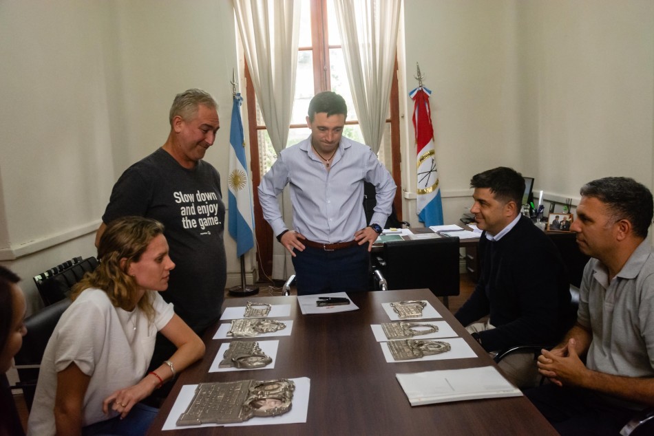533418 | Devolvieron a familiares placas de fallecidos que habían sido sustraídas de cementerios  - Secretaría de Ambiente y Espacio Público (Juan Pablo Allegue)