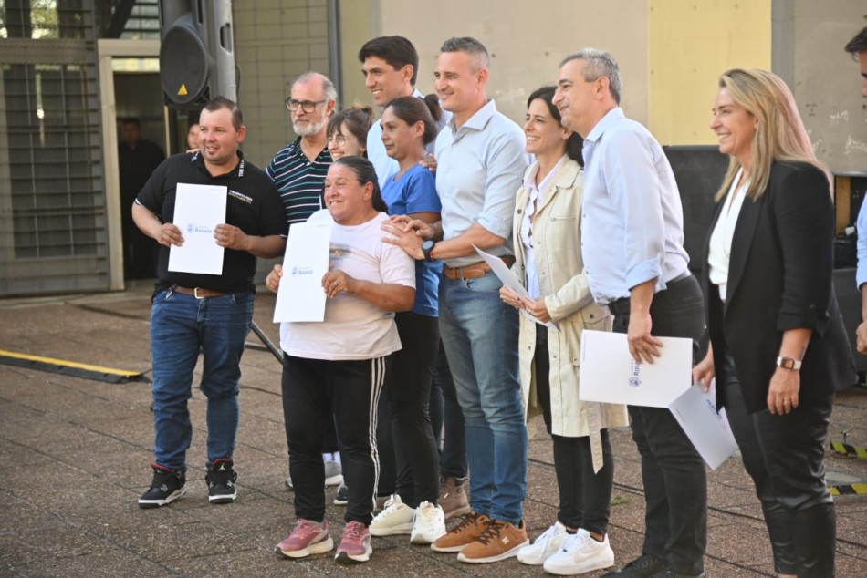 561720 | Más de 80 familias del barrio Los Humitos recibieron las escrituras de sus viviendas - Subsecretaría de Comunicación Social (Marcelo Beltrame)
