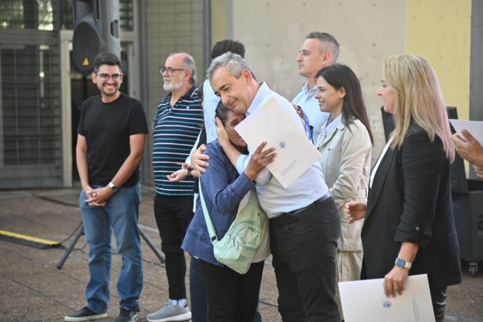 561718 | Más de 80 familias del barrio Los Humitos recibieron las escrituras de sus viviendas - Subsecretaría de Comunicación Social (Marcelo Beltrame)