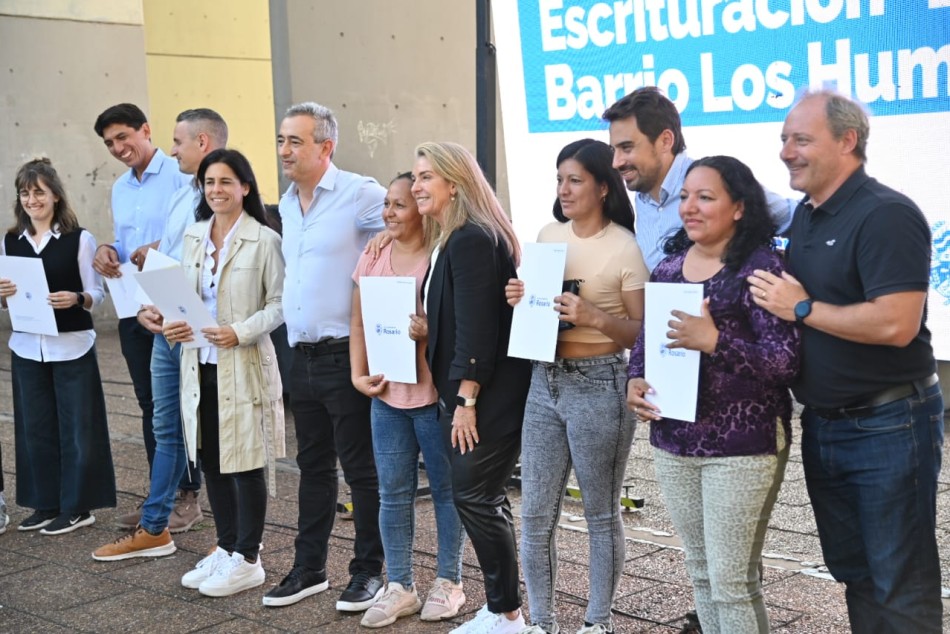 561717 | Más de 80 familias del barrio Los Humitos recibieron las escrituras de sus viviendas - Subsecretaría de Comunicación Social (Marcelo Beltrame)