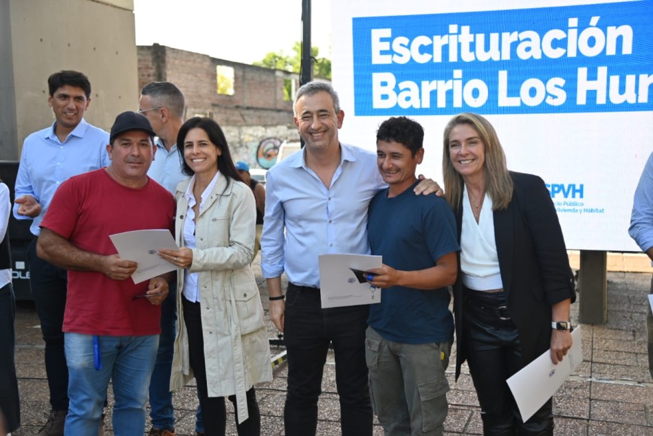 561724 | Más de 80 familias del barrio Los Humitos recibieron las escrituras de sus viviendas - Subsecretaría de Comunicación Social (Marcelo Beltrame)
