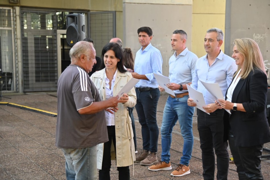 561723 | Más de 80 familias del barrio Los Humitos recibieron las escrituras de sus viviendas - Subsecretaría de Comunicación Social (Marcelo Beltrame)