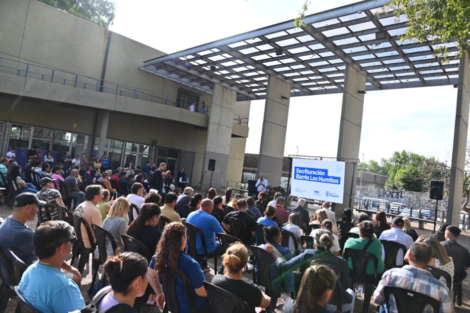 561725 | Más de 80 familias del barrio Los Humitos recibieron las escrituras de sus viviendas - Subsecretaría de Comunicación Social (Marcelo Beltrame)