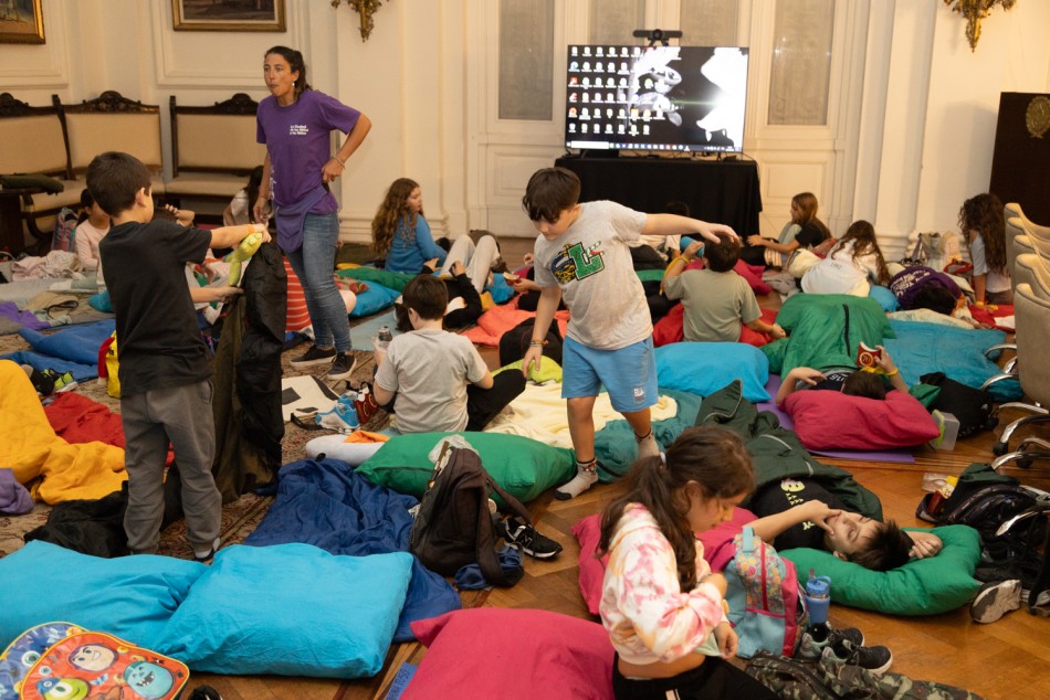 570307 | Aventuras Nocturnas en el Palacio de Leones - Estación Embarcaderos (Alejandra Boccardo)