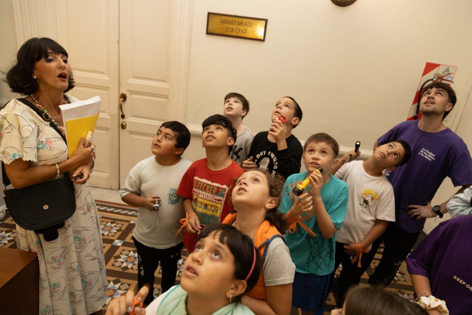 570318 | Aventuras Nocturnas en el Palacio de Leones - Estación Embarcaderos (Alejandra Boccardo)