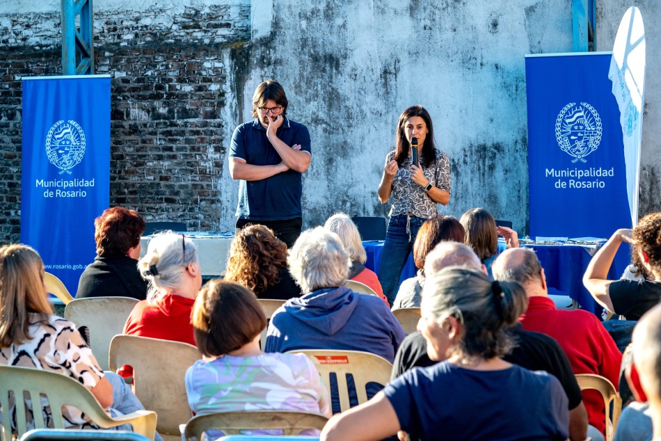 574172 | Entrega de pulsadores Alarmas Comunitarias en Barrio Cura - Subsecretaría de Comunicación Social (Marcelo Beltrame)