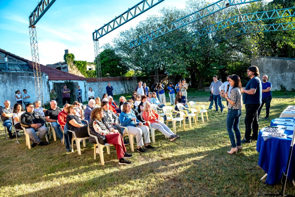 574171 | Entrega de pulsadores Alarmas Comunitarias en Barrio Cura - Subsecretaría de Comunicación Social (Marcelo Beltrame)