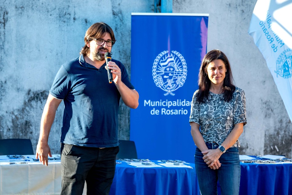 574173 | Entrega de pulsadores Alarmas Comunitarias en Barrio Cura - Subsecretaría de Comunicación Social (Marcelo Beltrame)