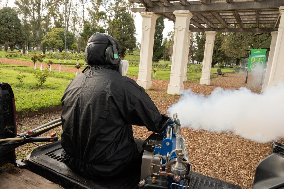 613188 | El municipio realiza operativos de fumigación en plazas y espacios verdes  - Secretaría de Ambiente y Espacio Público (Juan Pablo Allegue)