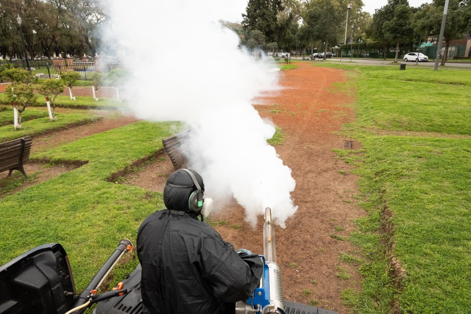 613183 | El municipio realiza operativos de fumigación en plazas y espacios verdes  - Secretaría de Ambiente y Espacio Público (Juan Pablo Allegue)