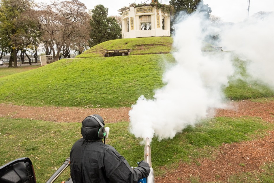613186 | El municipio realiza operativos de fumigación en plazas y espacios verdes  - Secretaría de Ambiente y Espacio Público (Juan Pablo Allegue)