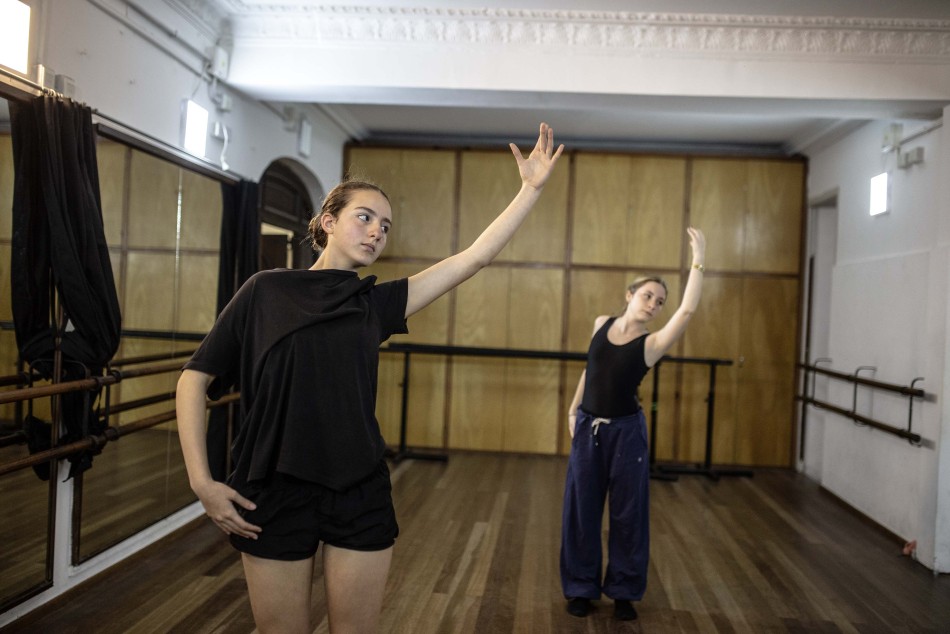 614688 | Fotos LarreDanza. Actividades en la Escuela de Danzas y Arte Escénico - Sec. de Cultura y Educación (Guillermo Turin Bootello)