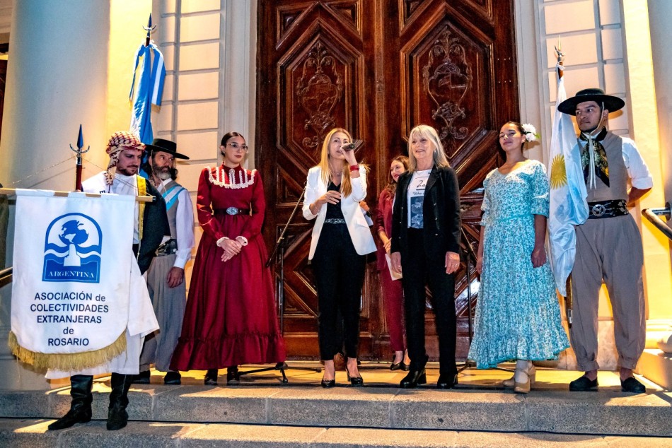 623929 | Alejandra Mattheus y Lydia Del Grosso dieron inicio a Colectividades del Tricentenario  - Marcelo Beltrame